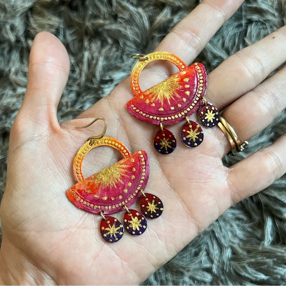 Handmade hand painted gradient sunset colored earrings - Picture 5 of 7
